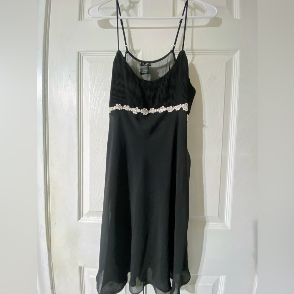 SECRET TREASURES black and white night gown Size XL♦️